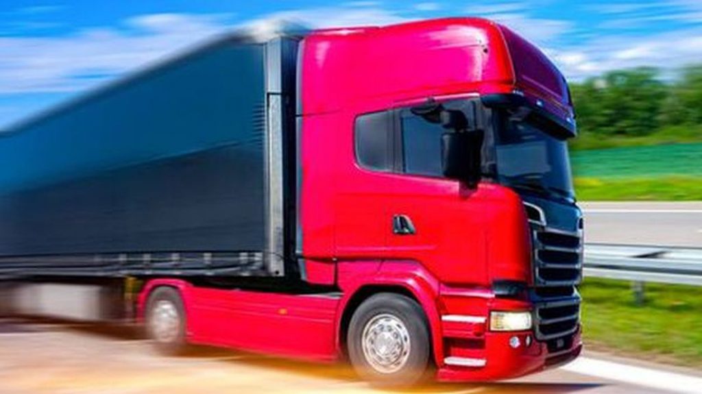 Transport drobnicowy vs transport całopojazdowy