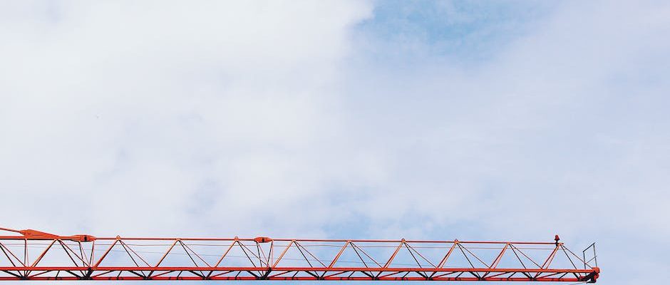 Jak wybrać odpowiedni żuraw mobilny